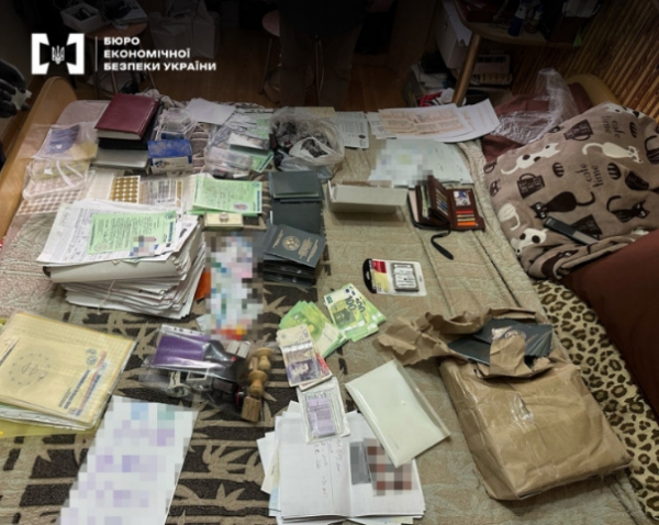 Організація незаконного виготовлення та збуту підроблених водійських посвідчень: злочинна схема в Чернівцях