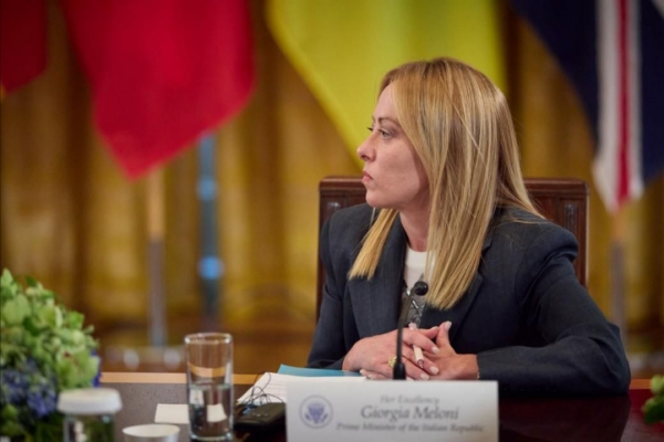 Конфузи на міжнародній зустрічі: Джорджія Мелоні, Трамп і Макрон