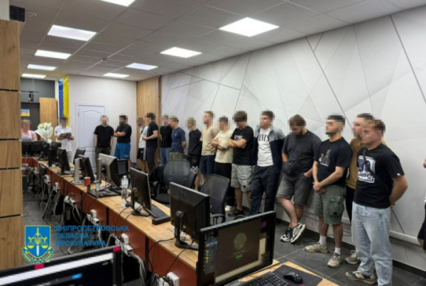 Шахрайські кол-центри в Україні: Як працює схема обману і хто став жертвами